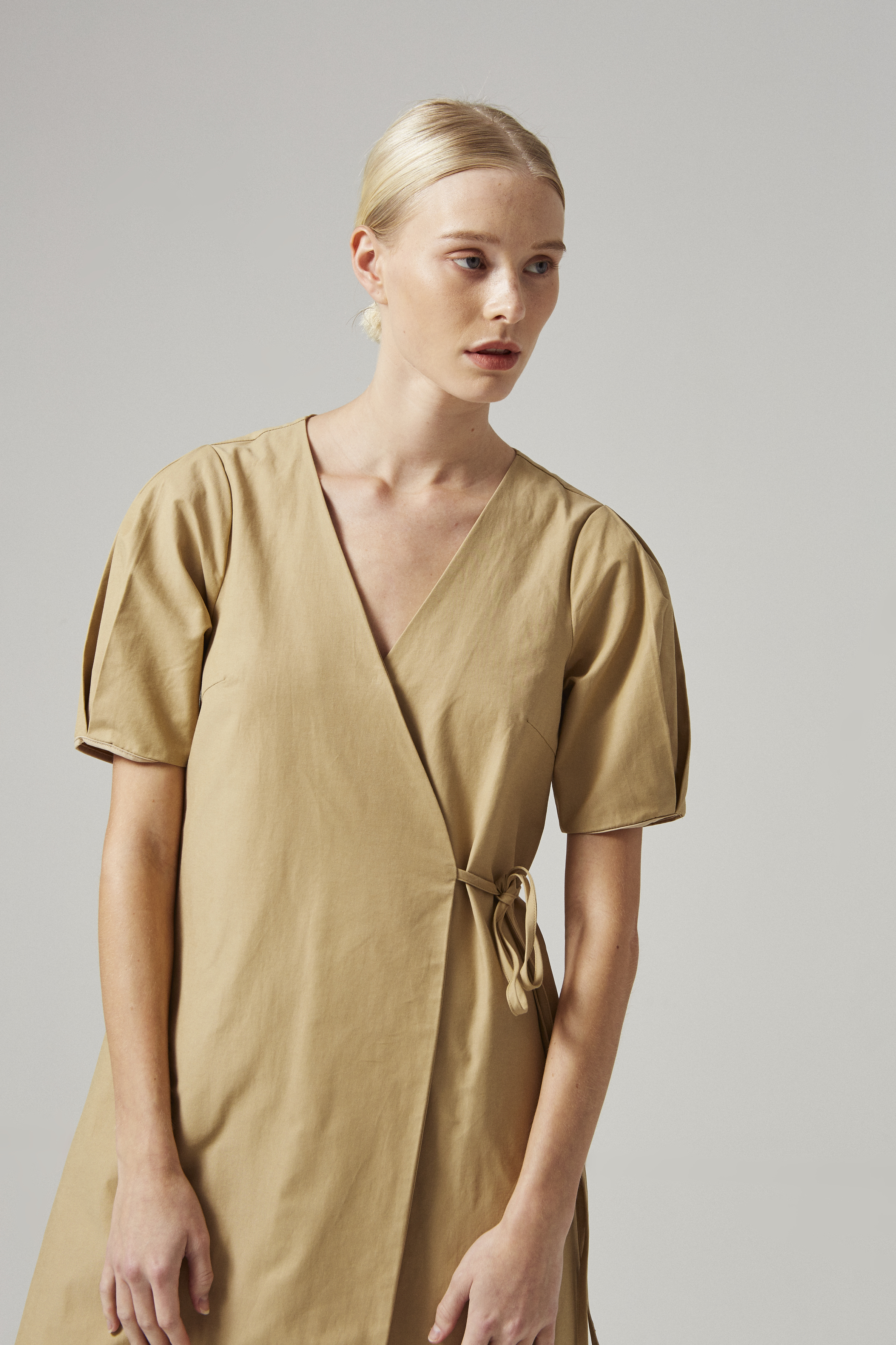 long sleeve black midaxi dress