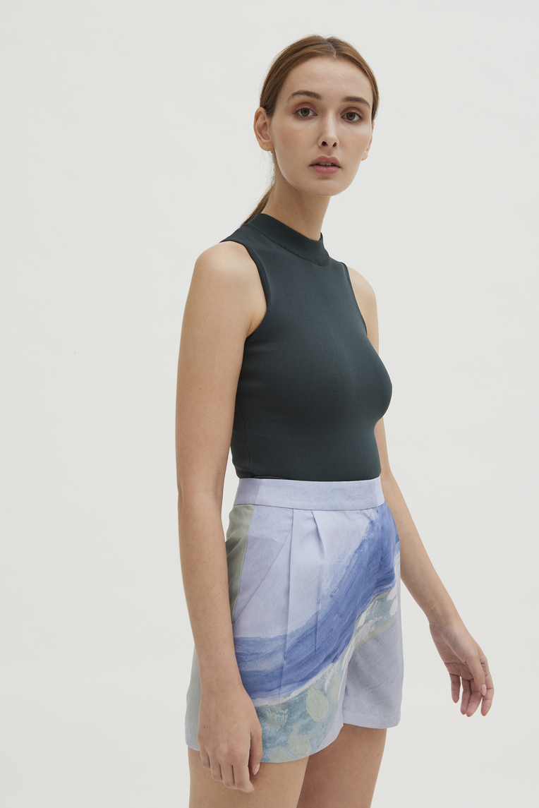 Sleeveless High-Neck Knit