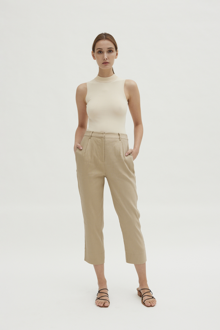 Sleeveless High-Neck Knit