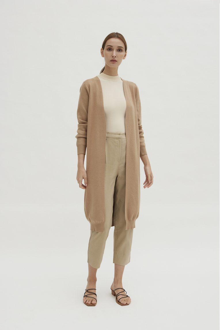 Sleeveless High-Neck Knit