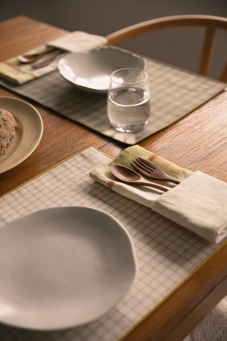 Soleil Embroidered Table Napkin Set