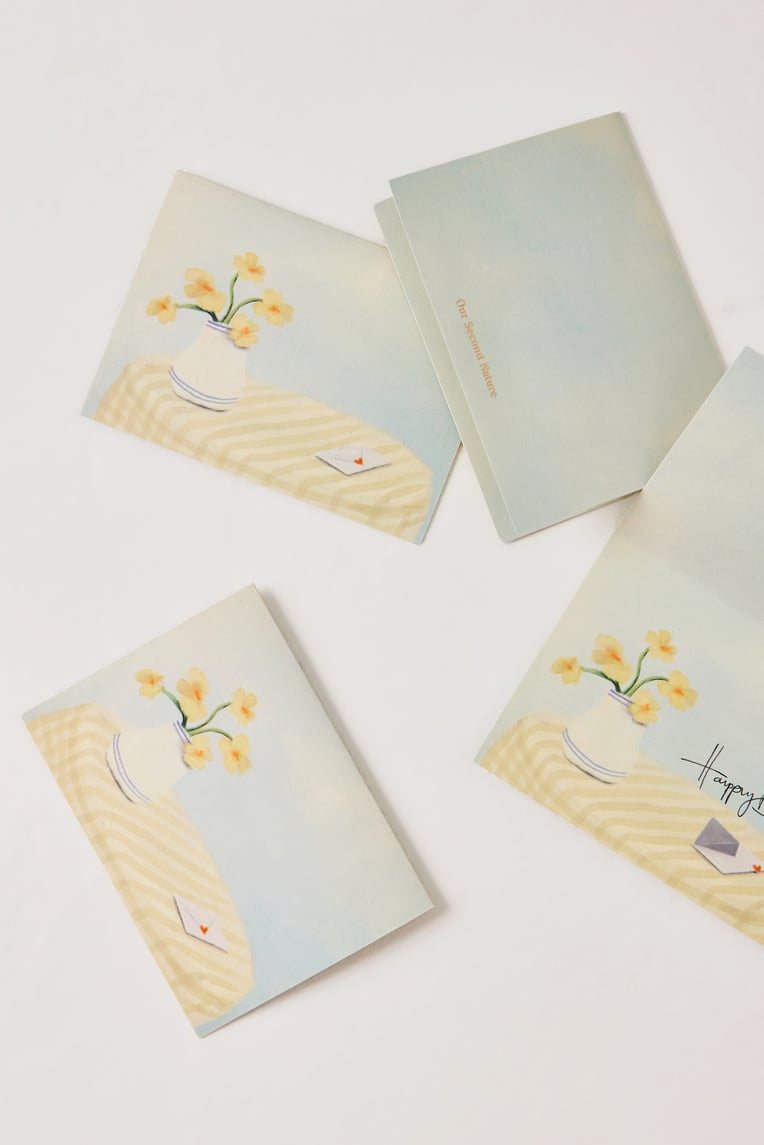 Flowers on a Table Greeting Card Set