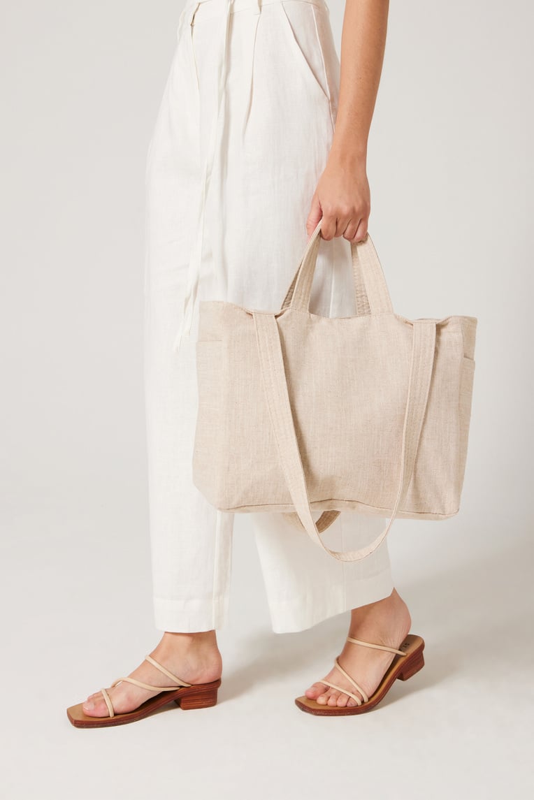 Weekender Carryall in Medium