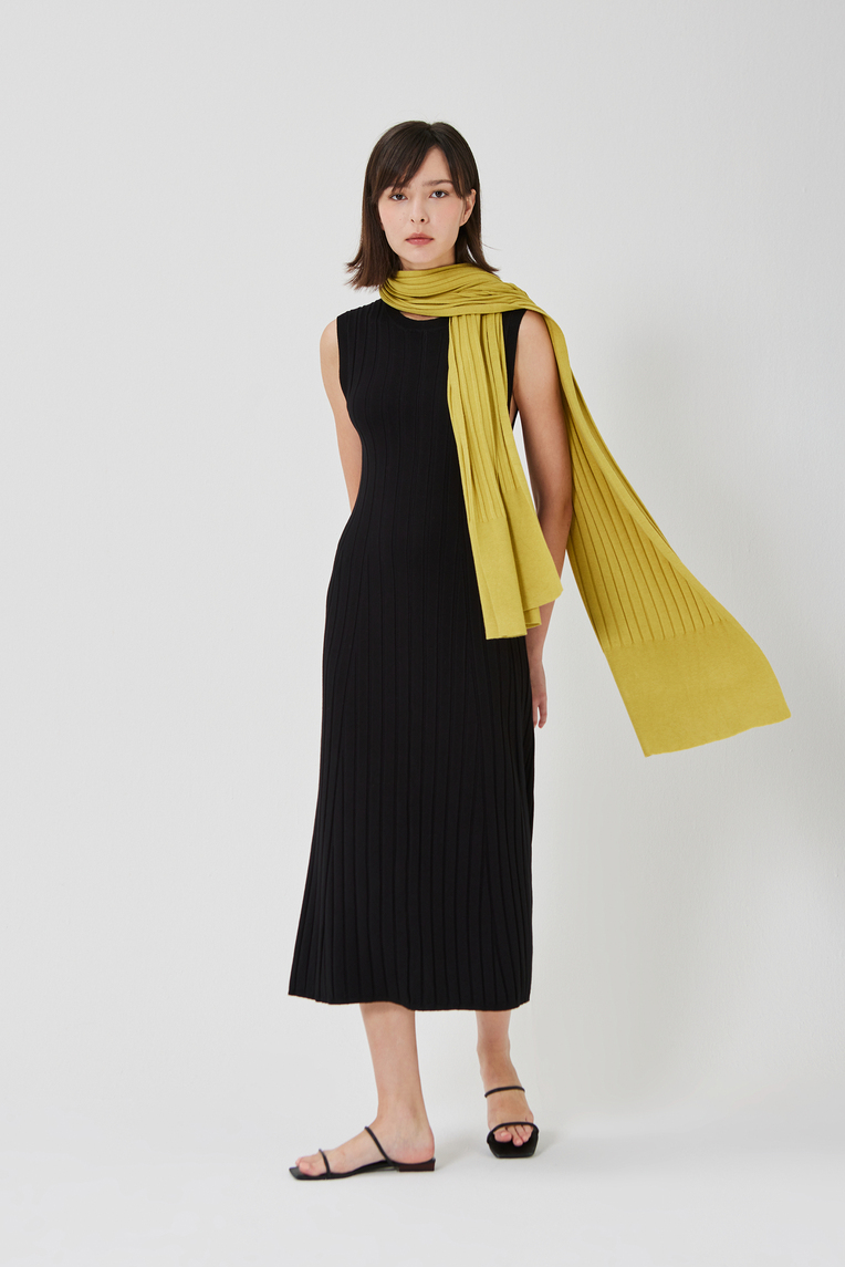 Soft Ribbed Knit Scarf