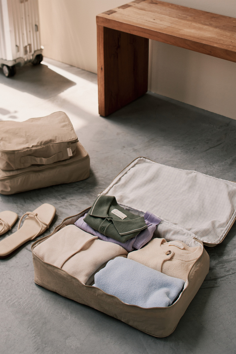 Large Water-Resistant Packing Cube