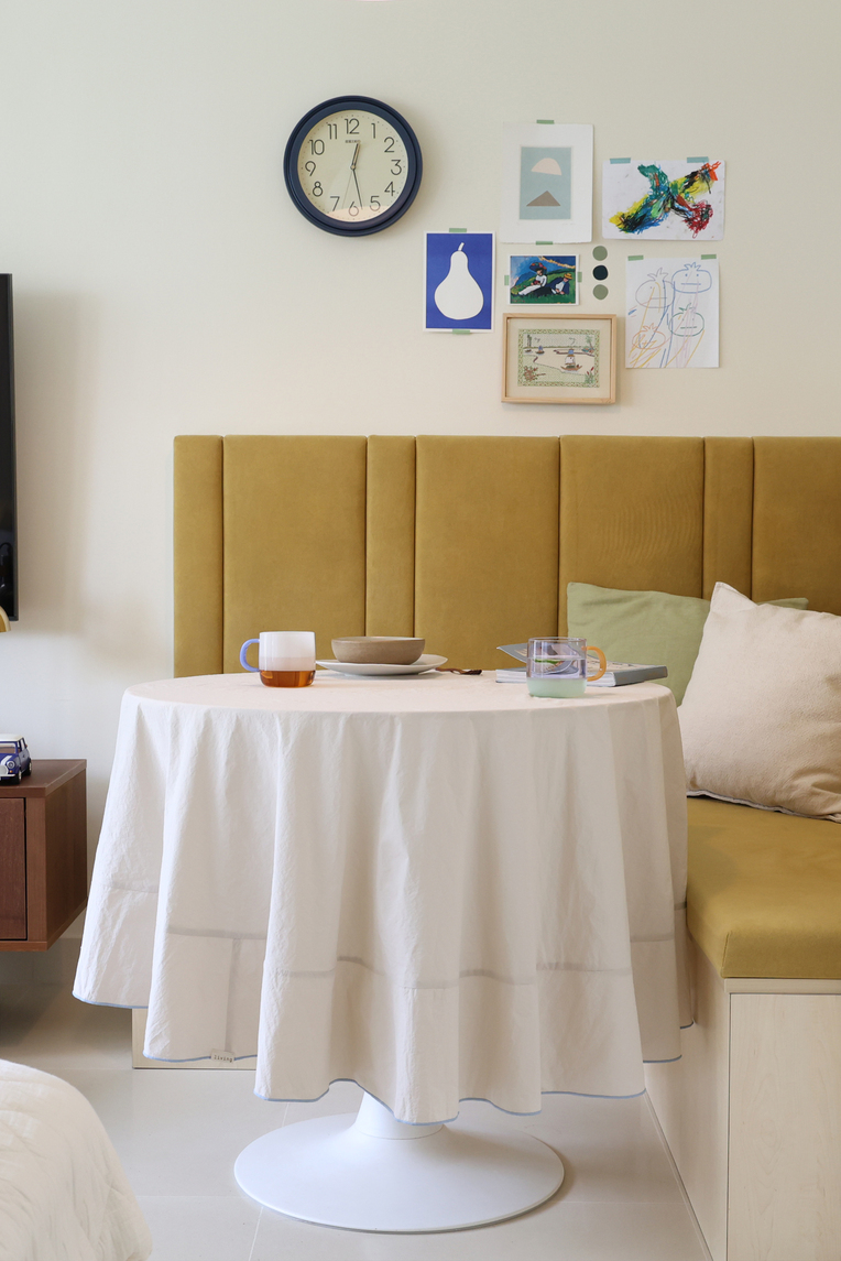 Textured Round Water-Resistant Tablecloth