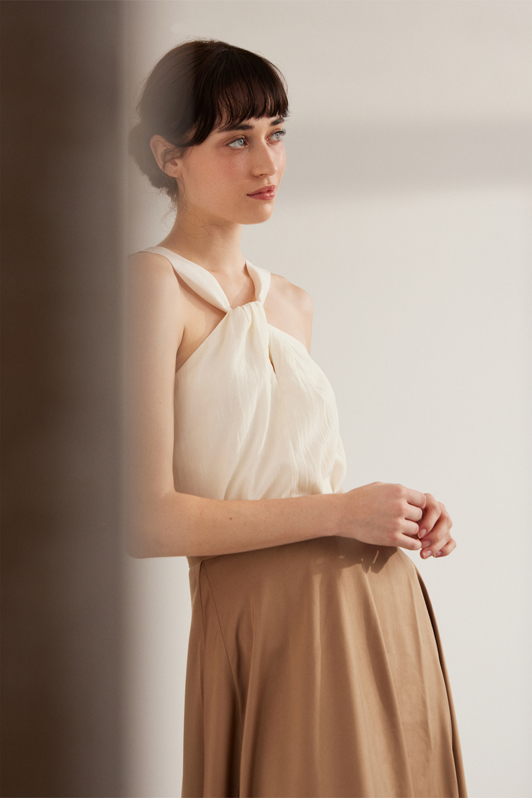 Two-Way Twist Knot Top