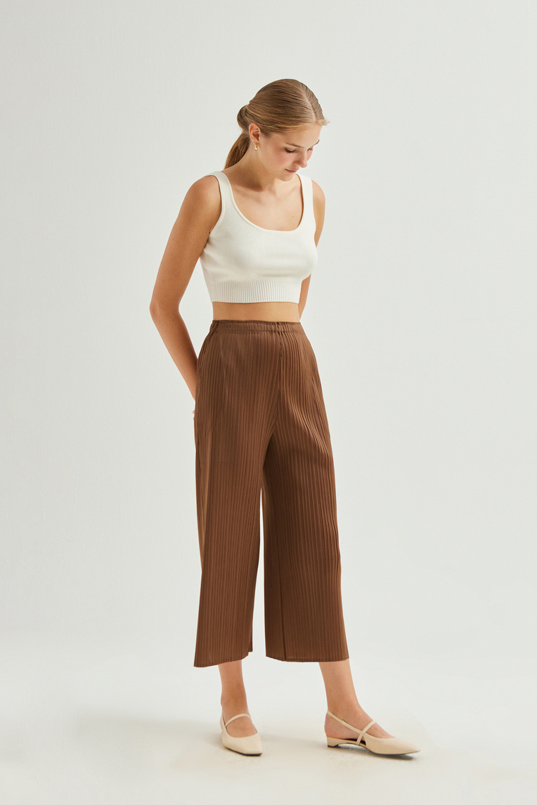 Ribbed Hem Crop Top