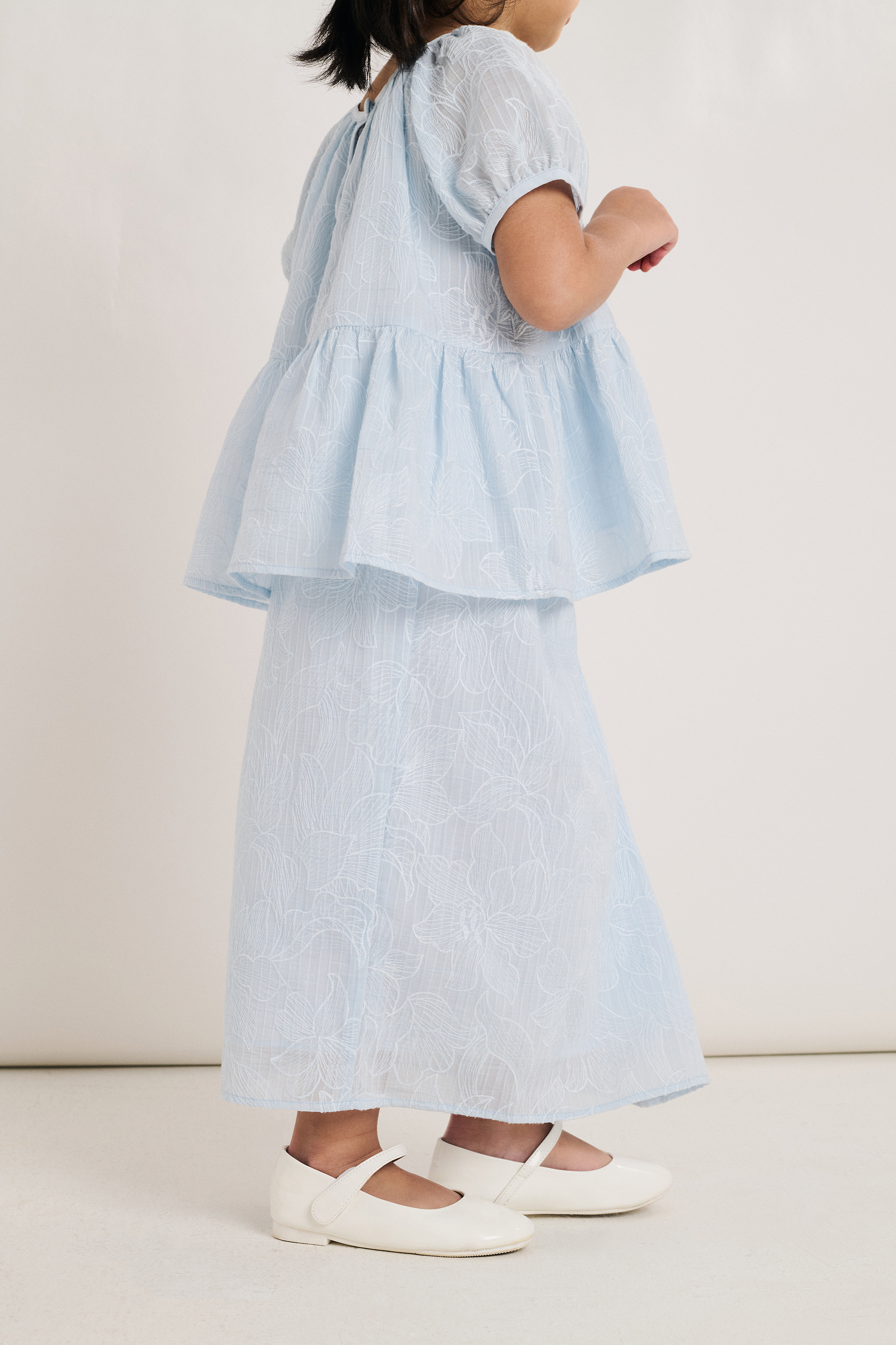 Front-Pleat Embroidered Texture Skirt