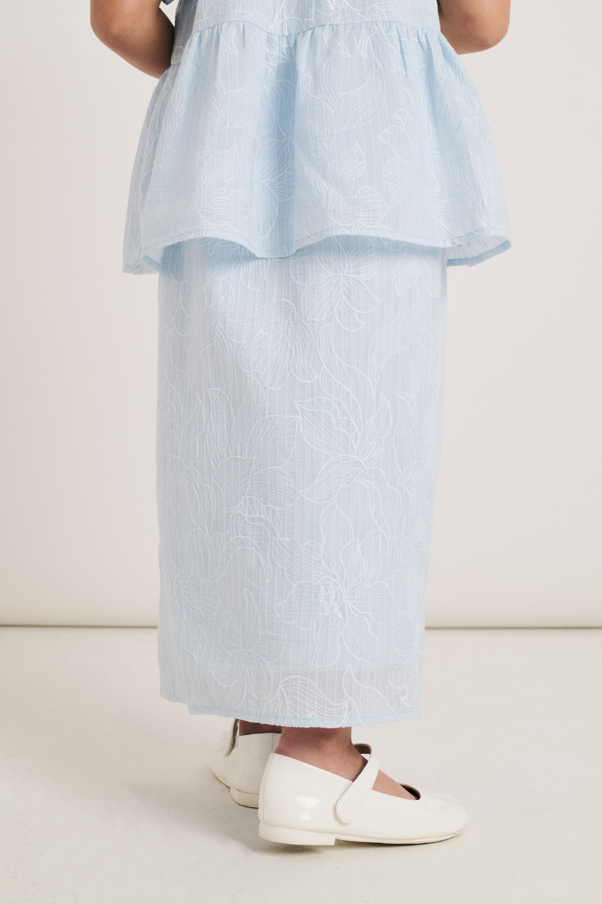 Front-Pleat Embroidered Texture Skirt