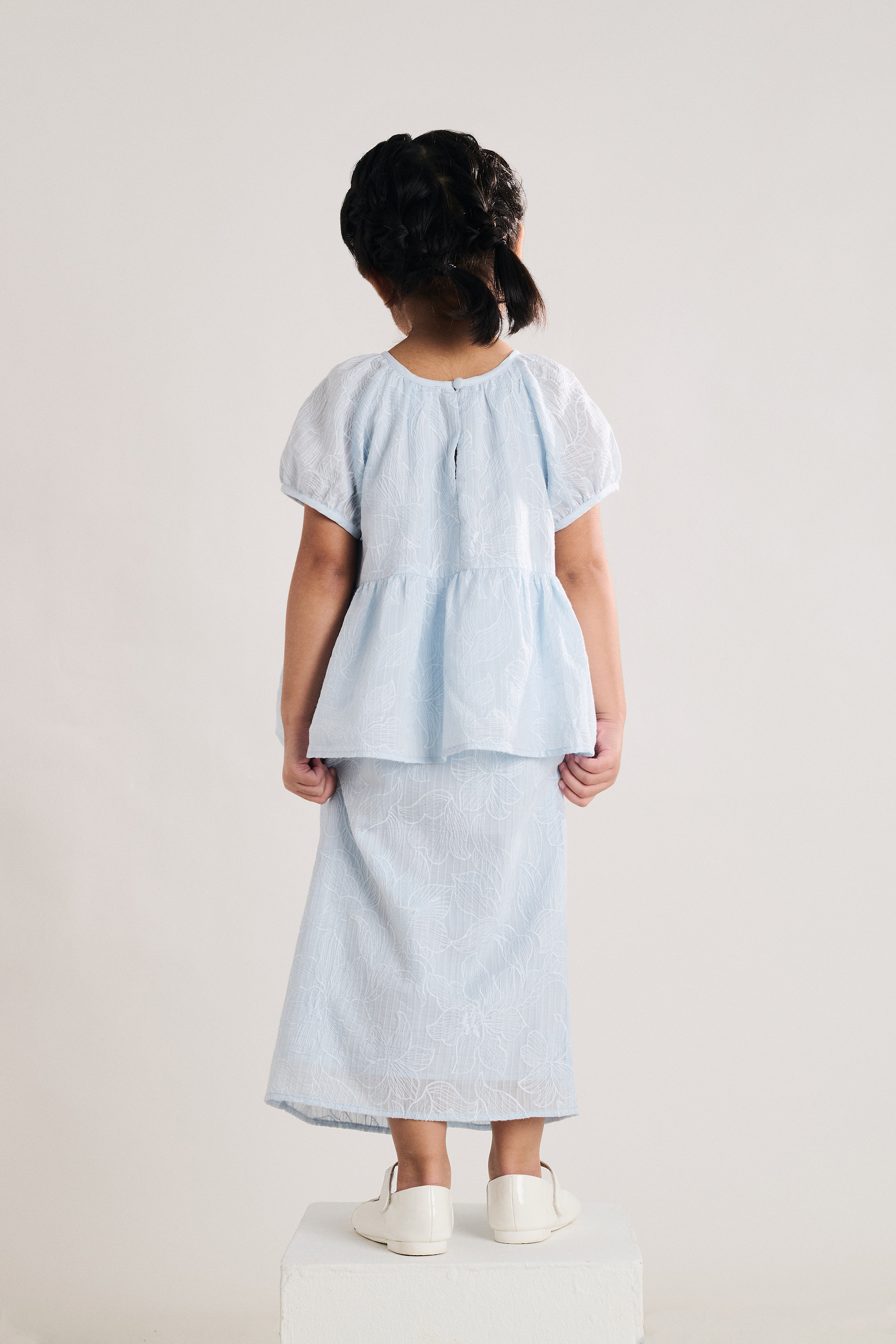 Front-Pleat Embroidered Texture Skirt