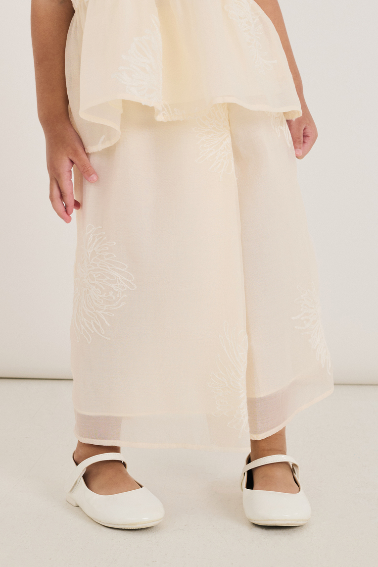 Front-Pleat Embroidered Texture Skirt