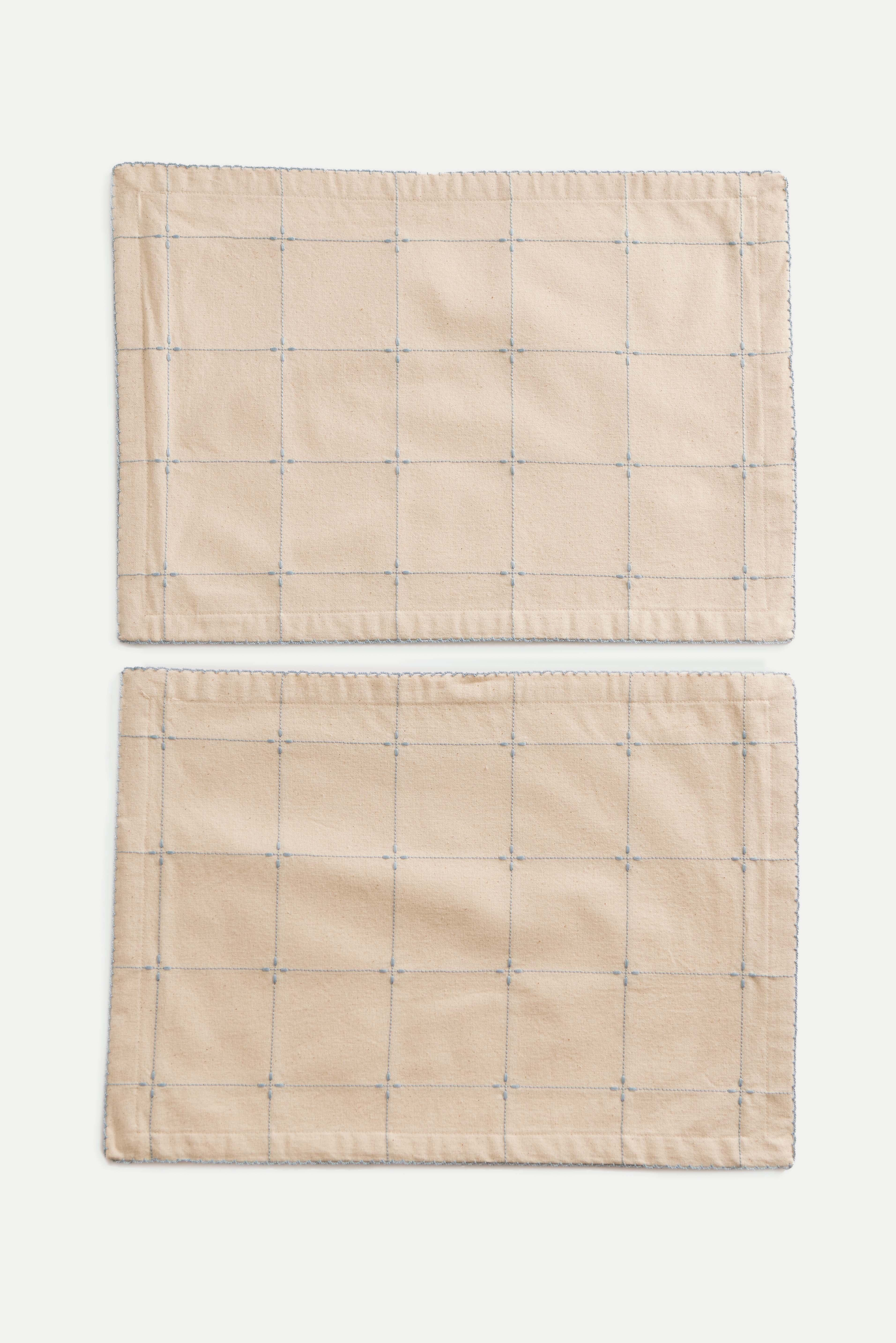 Scalloped-Edge Placemat Set