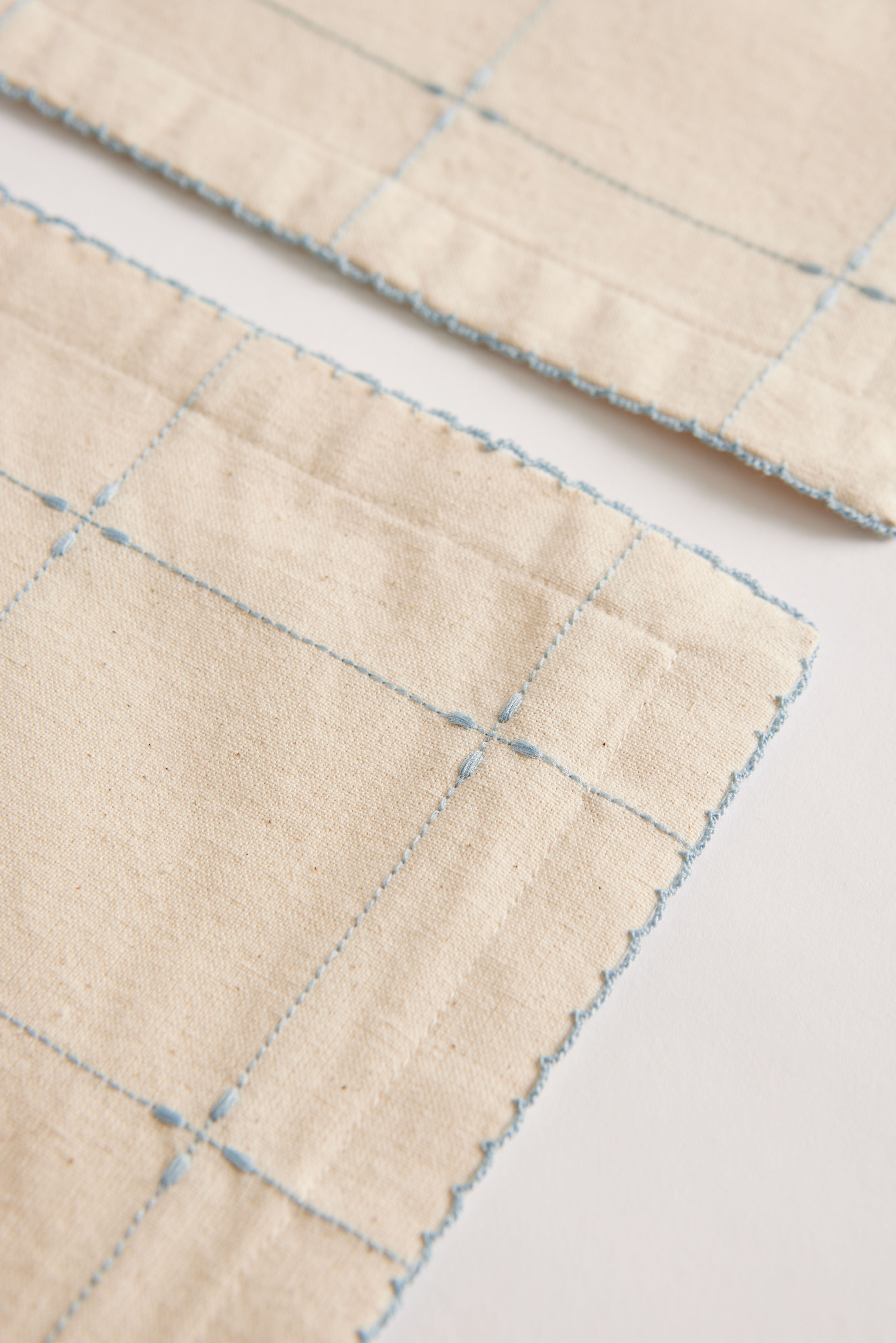 Scalloped-Edge Placemat Set