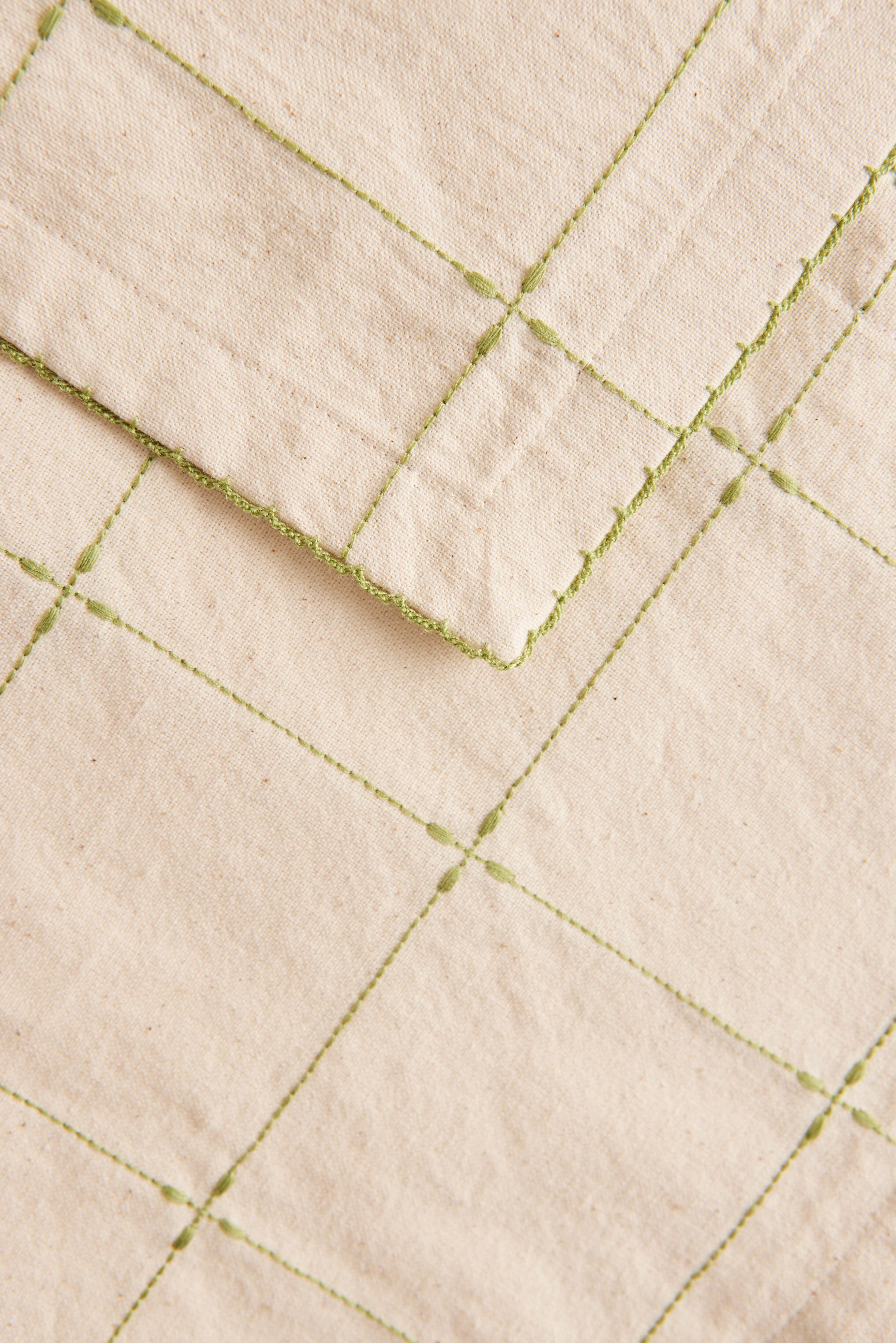 Scalloped-Edge Placemat Set