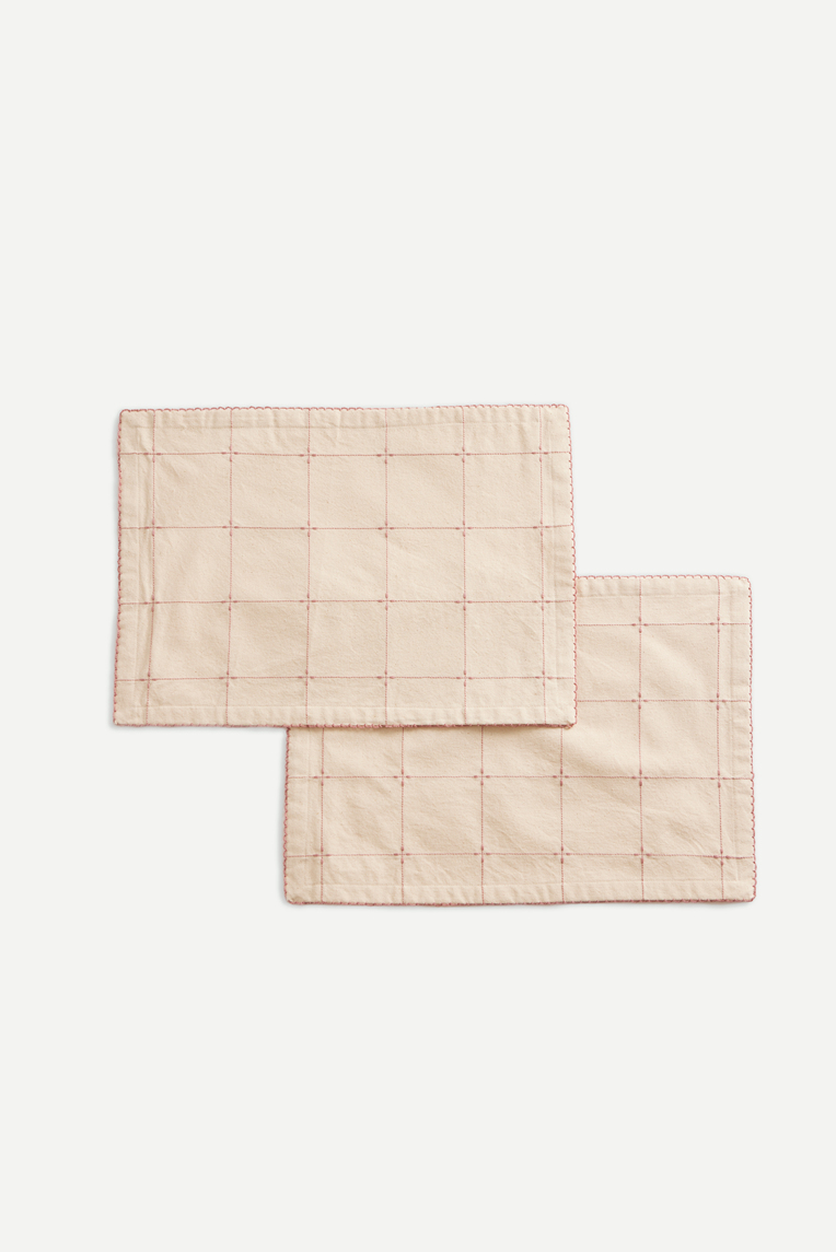 Scalloped-Edge Placemat Set