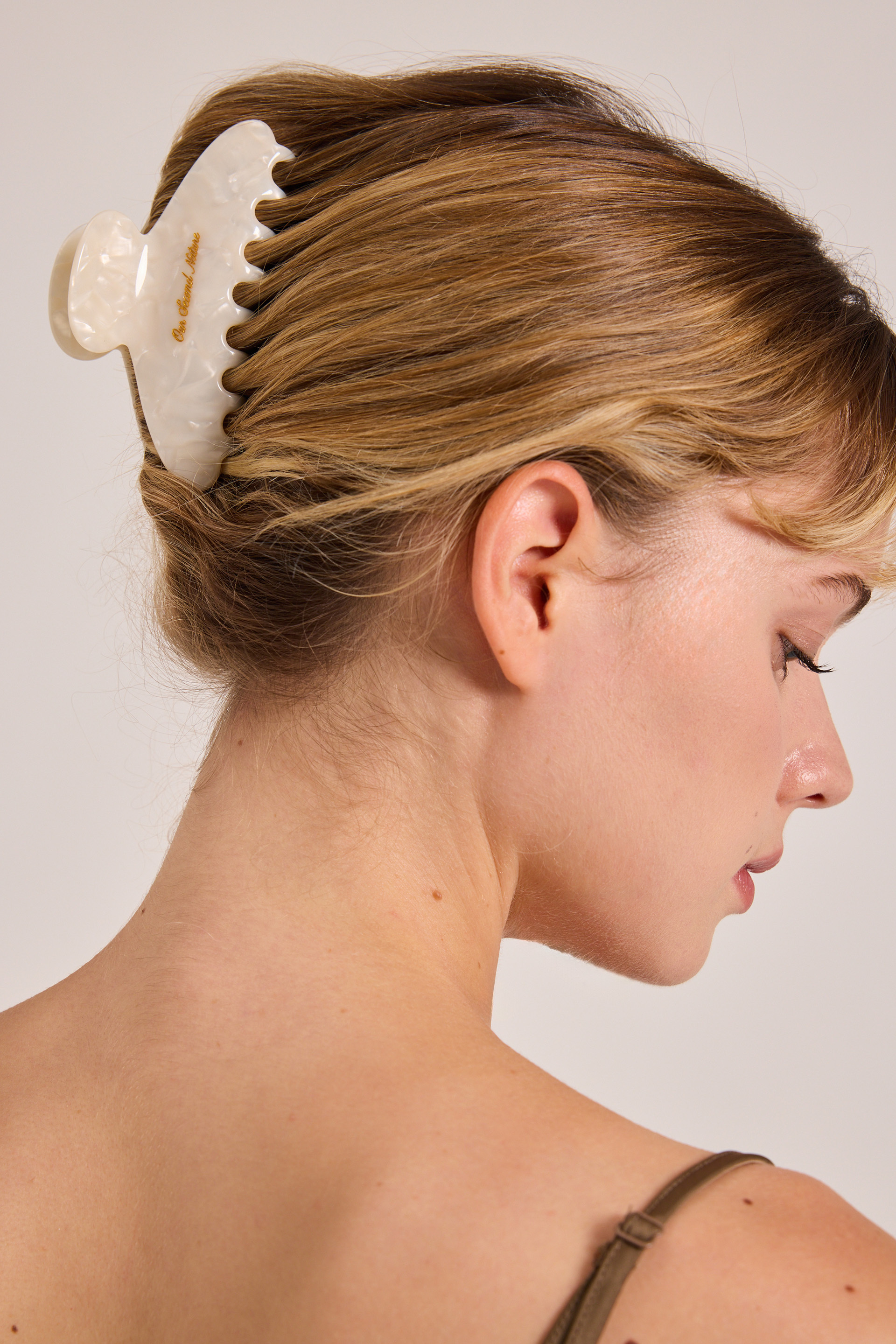 Signature Curved Hair Claw