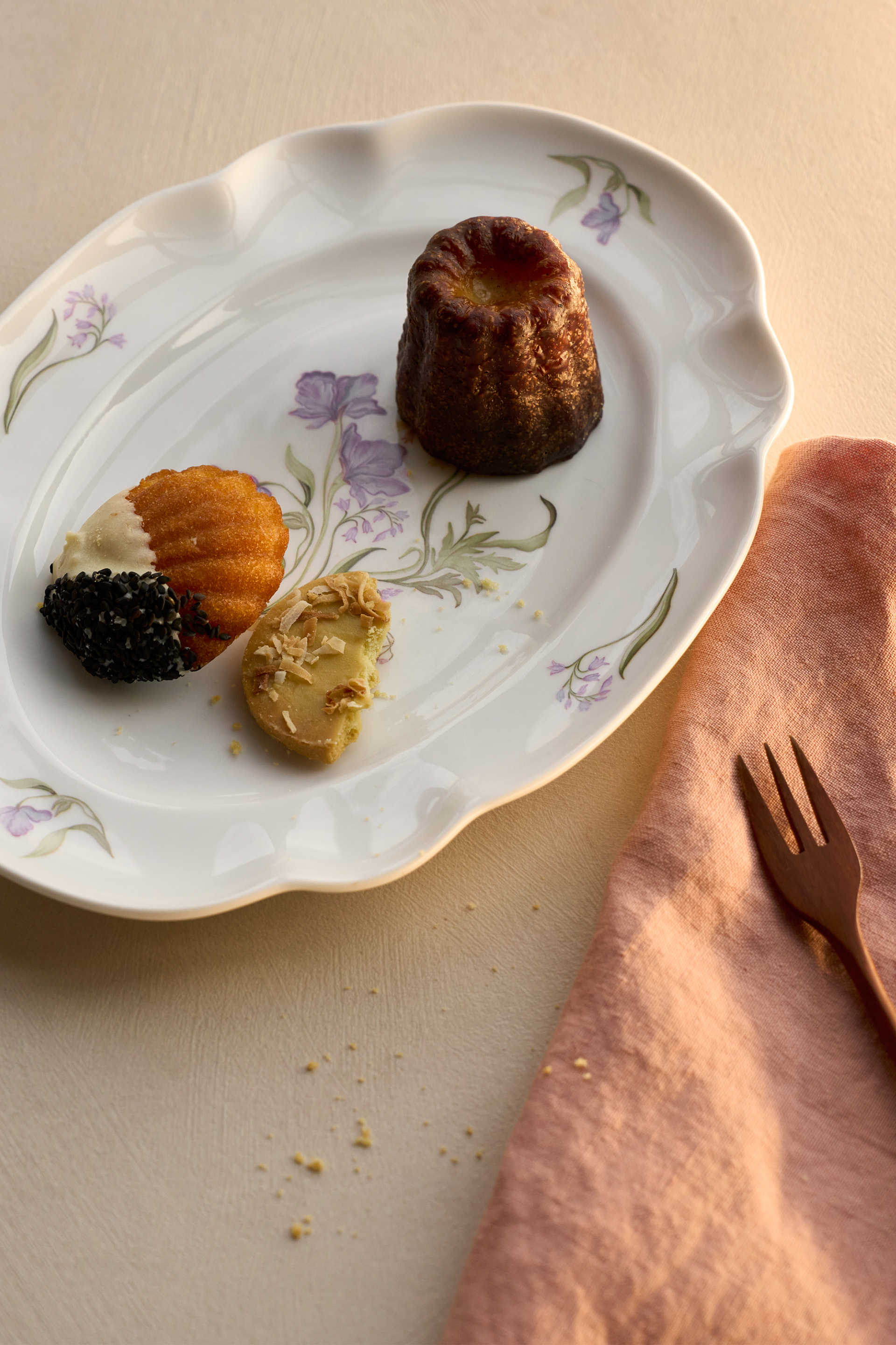 [Local Pickup Only] Keepsake Oval Porcelain Plate