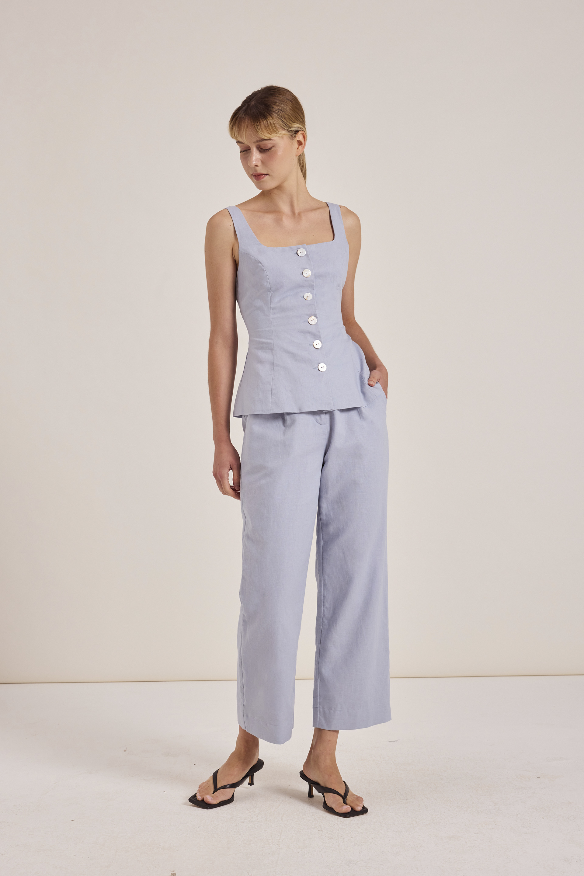 [Online Exclusive] Linen-Blend Button-Down Vest